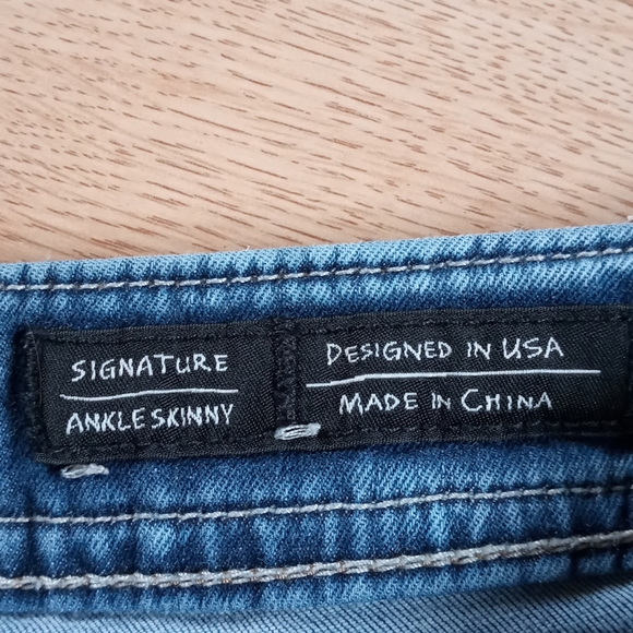 🔥Miss Me skinny jeans 🔥 - Picture 13 of 16